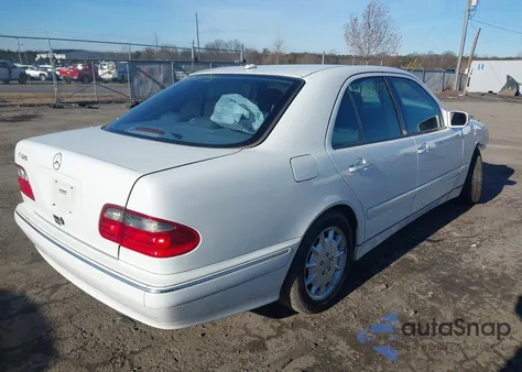 2000 Mercedes-Benz E 320 z USA, uszkodzony, nr VIN WDBJF65J2YB111994
